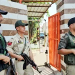 जम्मू-कश्मीर पुलिस की खुफिया शाखा ने घाटी में आठ ठिकानों पर की दबिश।