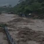 सहस्त्रधारा की भीषण बाढ़: दुकानें बही, कई लापता, देहरादून में तबाही का मंजर