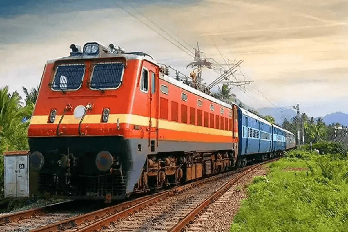 <p><strong>1 अक्टूबर से रेलवे टिकट बुकिंग का नया नियम: आधार हुआ अनिवार्य</strong></p>
