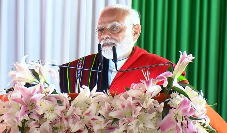 PM मोदी ने मणिपुर को दिया 'शांति व विकास' का नया मंत्र: विस्थापितों से संवाद, 7300 करोड़ की परियोजनाओं से नई उम्मीद!