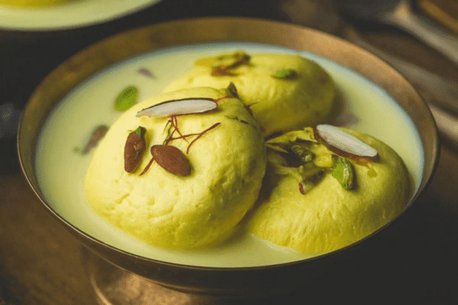 Unique Bread Chum-Chum: ब्रेड से बनाएं रसीले और स्पंजी चमचम