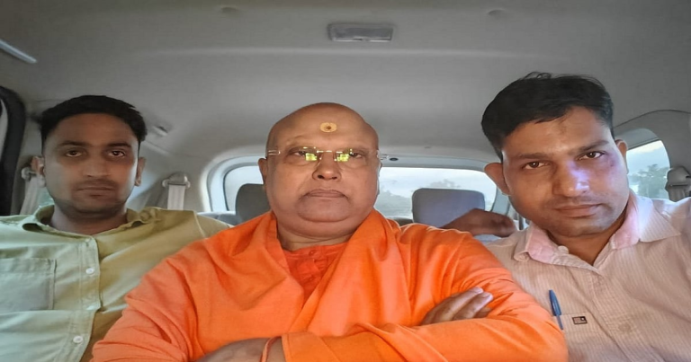 "चैतन्यनंद का पर्दाफाश: 17 छात्राओं से दुष्कर्म के आरोपों के बीच महिला सहयोगियों ने खोले चौंकाने वाले राज!"