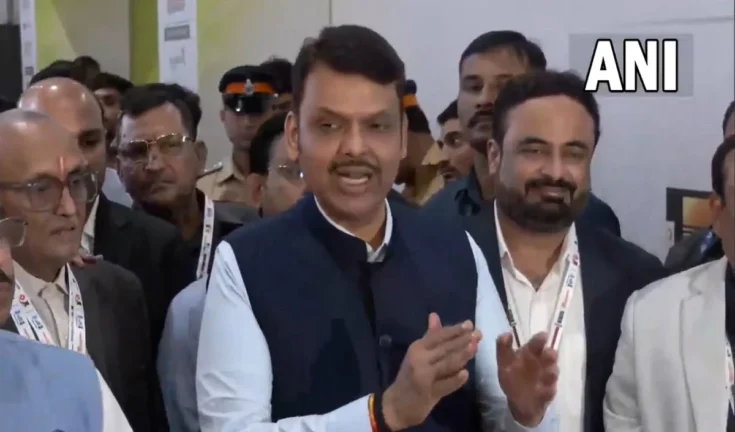 "फडणवीस का तंज: 'यह वोट नहीं, राहुल के दिमाग की चोरी है!'"