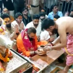 "महाकालेश्वर में संजय दत्त का शिव चरणों में शीश नवाकरBollywood की खबर"