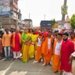अकबरपुर की आस्था का संगम: कलश यात्रा पर पुष्प वर्षा से अभिनंदन