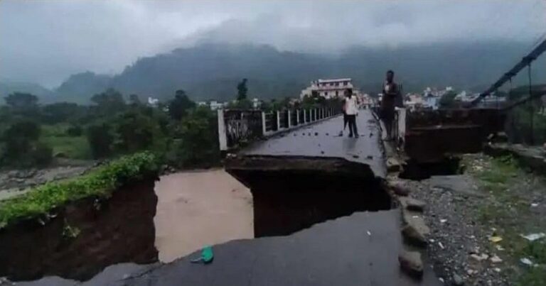 उत्तराखंड में प्रलय का कहर: 15 की मौत, 16 लापता, चारों ओर तबाही का मंजर