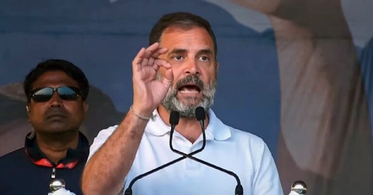 'गद्दी छोड़ो, कागज़ों के लुटेरो!' - राहुल का BJP पर करारा वार