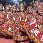 गरबा में 'आधार-तिलक' की जंग: VHP के 'केवल हिंदू' प्रवेश नियम पर गरमाई सियासत
