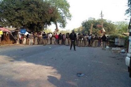 गांधीनगर में आगजनी और पथराव, दो समुदायों के बीच हिंसक झड़प से शहर में तनाव