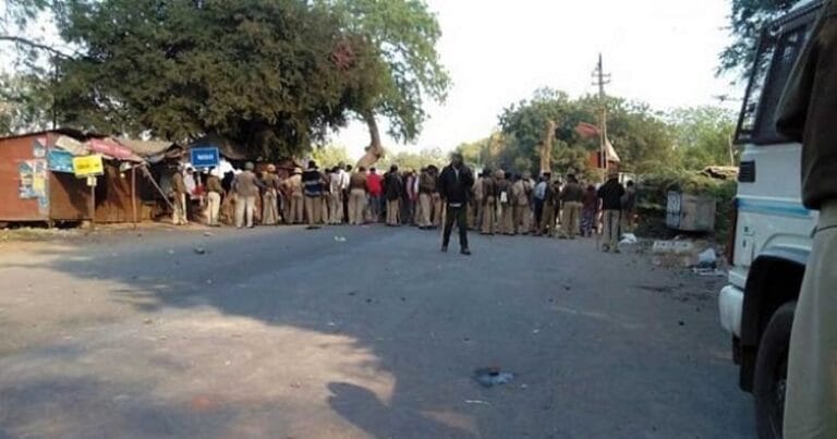 गांधीनगर में आगजनी और पथराव, दो समुदायों के बीच हिंसक झड़प से शहर में तनाव