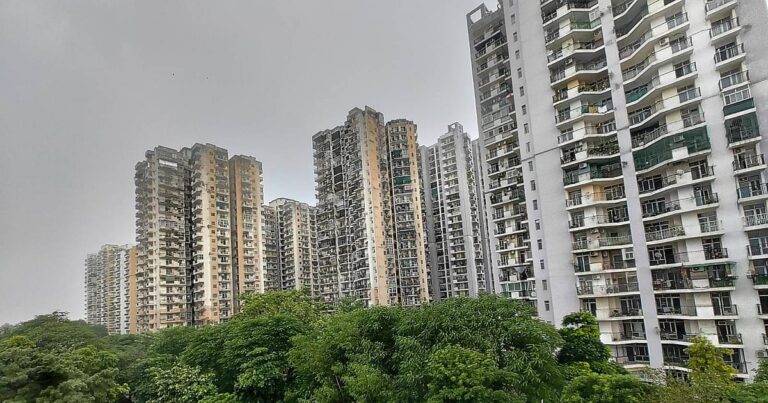 गाजियाबाद में बदली दिल्ली-एनसीआर की फिजा, झमाझम बारिश से सुहाना हुआ मौसम।