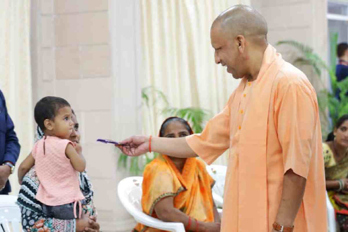 <p><strong>घर बैठे मिलें योगी से: यूपी सीएम से मिलने का नया तरीका!</strong></p>