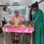 जुगसलाई: स्वच्छता का अलख जगाती नगर परिषद की टीम, सार्वजनिक शौचालयों में चलाया अनूठा जागरूकता अभियान