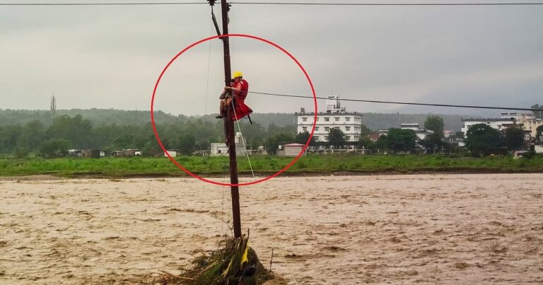 टॉस नदी की विकराल बाढ़: बादल फटने से 10 की मौत, कई मजदूर लापता