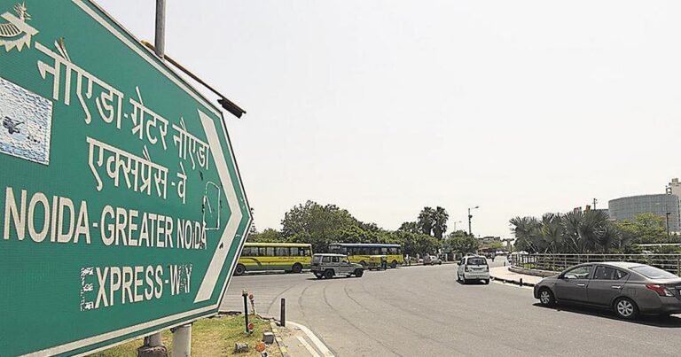 दशहरा की धूम, नोएडा का ट्रैफिक जाम? जानिए 2 बजे से कहां-कहां बदलना होगा रास्ता!