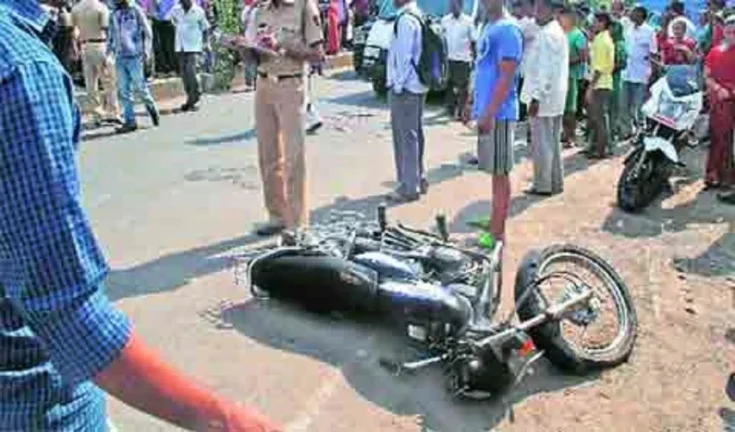 दुर्घटना का कहर: झारखंड में पिता-पुत्र की दर्दनाक मौत, दो वाहन टकराए