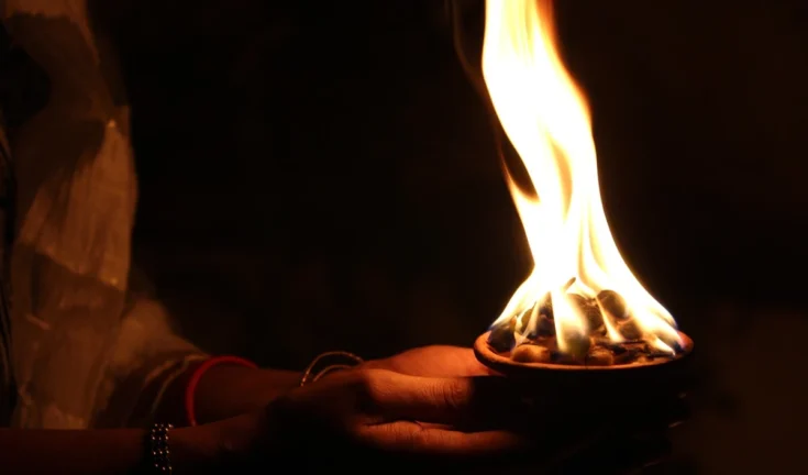 पितृ दोष से मुक्ति का महाउपाय: सर्वपितृ अमावस्या 2025 पर वास्तु के 5 अचूक टोटके, घर में आएगी सुख-समृद्धि की बहार!