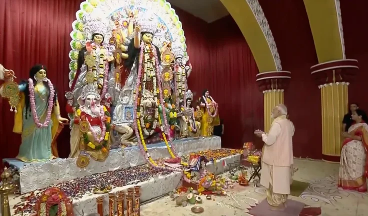 पीएम मोदी पहुंचे सीआर पार्क दुर्गा पूजा उत्सव में