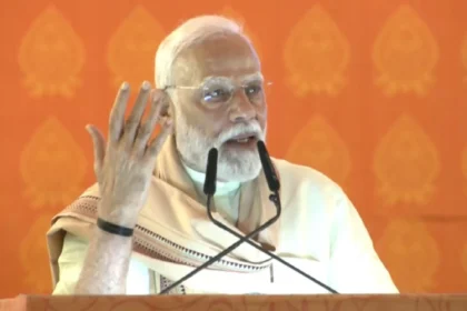 पूर्णिया में गरजे मोदी: राजद-कांग्रेस ने बिहार को दिया धोखा, घुसपैठियों को उखाड़ फेंकेंगे