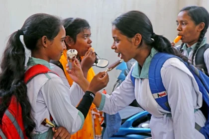 बंगाल में भारी बारिश से तबाही, दो दिन के लिए सभी स्कूल बंद रखने का आदेश।