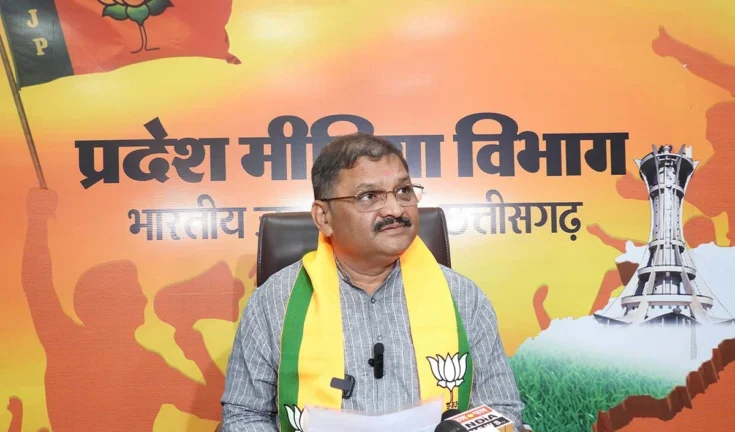 बस्तर का विकास: 'बैज' बने बैरियर, सेतु नहीं!