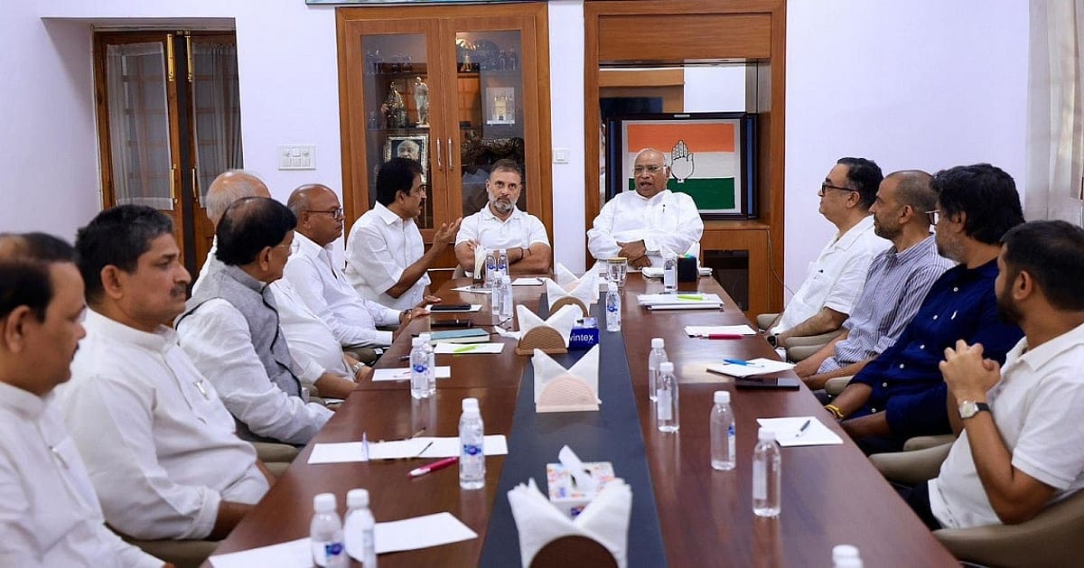 <p><strong>बिहार चुनाव महासंग्राम: कांग्रेस की तूफानी तैयारी, प्रदेश चुनाव समिति का गठन!</strong></p>