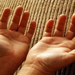 भाग्य को न रोकें: हथेली की वो रेखाएं जो बदल सकती हैं आपकी तकदीर