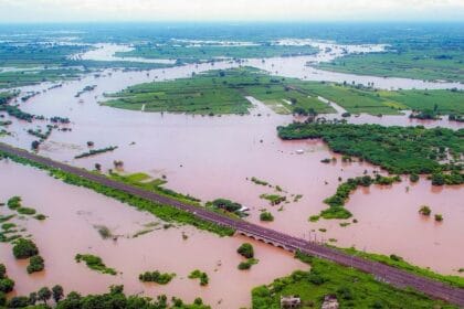 मराठवाड़ा में प्रलयंकारी बारिश: 8 जानें गईं, गांव डूबे, फसलें तबाह