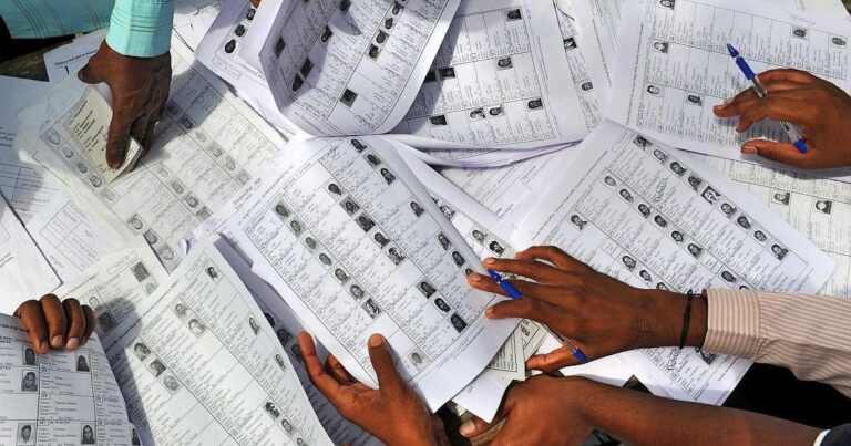 महोबा का 'वोट का मकड़जाल': कांग्रेस के निशाने पर चुनाव आयोग और पीएम मोदी