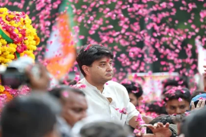 मुरैना में सिंधिया का भव्य स्वागत: शहर में उमड़ा उत्सव का सैलाब!