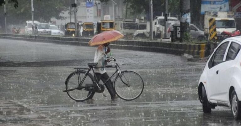 मौसम का प्रचंड रूप: कहीं झमाझम, कहीं तपिश, देश भर में अलर्ट जारी