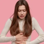 लिवर की चेतावनी: 4 संकेत जिन्हें इग्नोर करना पड़ सकता है महंगा!
