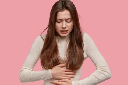 लिवर की चेतावनी: 4 संकेत जिन्हें इग्नोर करना पड़ सकता है महंगा!