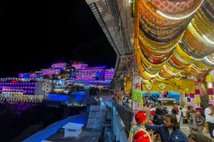 शरदीय नवरात्र 2025: इन दिव्य धामों के दर्शन से संवारें अपना भाग्य, हों सिद्ध आपकी हर मनोकामना!