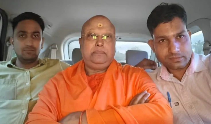 शिक्षा की आड़ में हैवानियत: 20 करोड़ के गबन का आरोपी स्वामी चैतन्यानंद सरस्वती आगरा से गिरफ्तार!