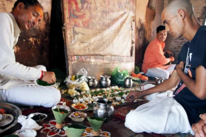 सर्वपितृ अमावस्या: पितरों को प्रसन्न कर पाएं उनका आशीर्वाद, इस दिन करें इन वस्तुओं का दान