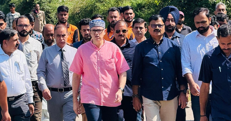 सीएम अब्दुल्ला का आपदाग्रस्त क्षेत्रों का दौरा: पीड़ितों को हरसंभव सहायता का आश्वासन