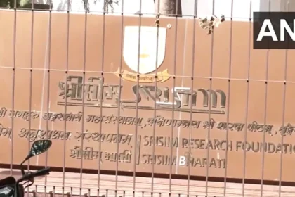 स्वामी चैतन्यानंद सरस्वती पर 17 ईडब्ल्यूएस छात्रों से छेड़छाड़ का आरोप, फिलहाल फरार