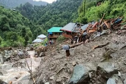 हिमाचल-उत्तराखंड में आपदायें: प्रकृति का कोप या मानव की भूल?
