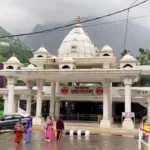 वैष्णो देवी यात्रा पुनः आरंभ: तीन दिन के इंतजार के बाद भक्तों के चेहरों पर खुशी, जयकारों से गूंजा त्रिकुटा पर्वत