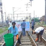साहिबगंज: रेलवे पटरियों पर स्वच्छता की लहर