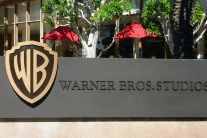 Warner Bros. Discovery पर बोली का सैलाब, शेयर उछले