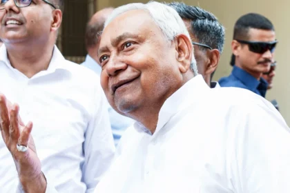 "20 साल का हिसाब, 1 करोड़ की आस: नीतीश की चुनावी चाल"