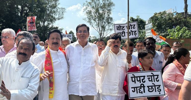 उत्तराखंड में बवाल: पेपर लीक पर कांग्रेस का हल्ला बोल, सीएम आवास पर धक्का-मुक्की, गिरफ्तारी का सिलसिला जारी