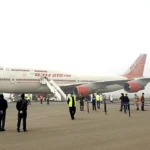 एयर इंडिया की उड़ान में बाल-बाल बचे यात्री, इमरजेंसी टरबाइन ने बचाई जान।