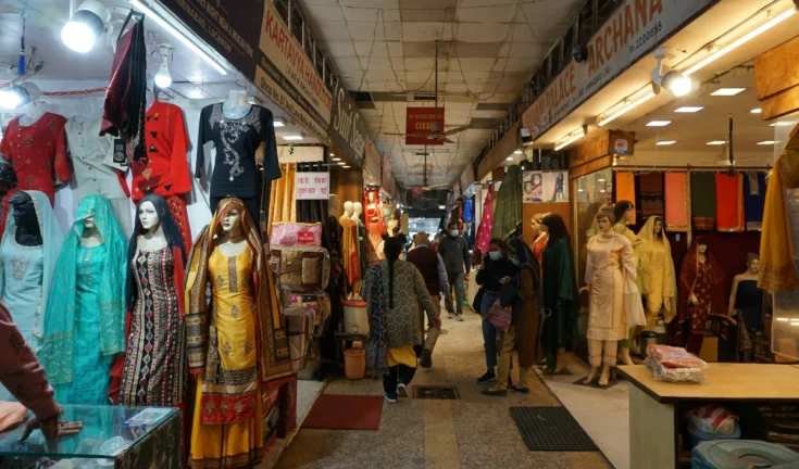 करवा चौथ स्पेशल: दिल्ली के इस बाजार में करें धमाकेदार खरीदारी, पाएं सस्ते दाम का खज़ाना!