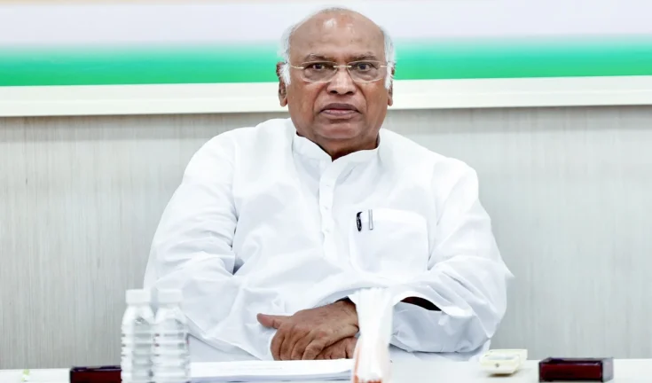 कांग्रेस अध्यक्ष खड़गे की तबीयत नासाज़, बेटे ने दी स्थिरता की जानकारी