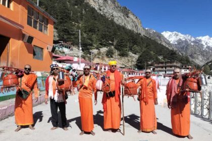 कांवड़ यात्रा का शुभारंभ: गोमुख से गंगाजल लेकर निकले तीर्थपुरोहित