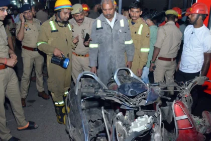 कानपुर: अवैध पटाखों से स्कूटर में विस्फोट, 8 घायल - पुलिस की पुष्टि