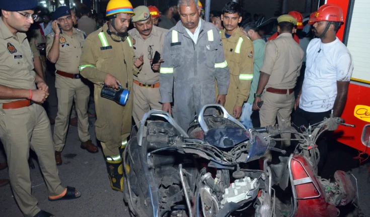 कानपुर: अवैध पटाखों से स्कूटर में विस्फोट, 8 घायल - पुलिस की पुष्टि